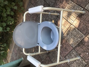 Scaun de toaleta cu capac portabil