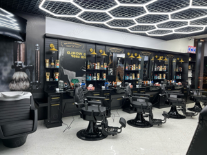 Men's world barbershop angajeaza frizer ( iță ) - imagine 3