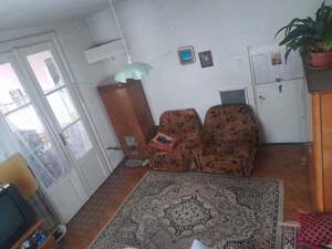 Vând URGENT apartament. 2 camere la curte comună. 