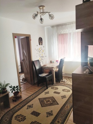 Vand apartament 2 camere  - imagine 7