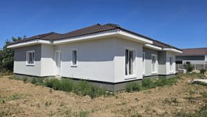 Casă de Vânzare pe Parter- Mosnita Noua - 4 Camere - 135.000 - Locație Excelentă - imagine 2