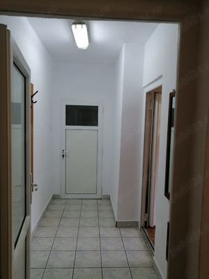 Vand apartament 2 camere Comuna Sandra - imagine 7