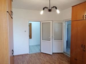 Vand apartament 2 camere Comuna Sandra - imagine 4