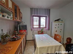 Casa cu etaj si casa pe sol, teren 535 mp - Bariera Valcii - imagine 4