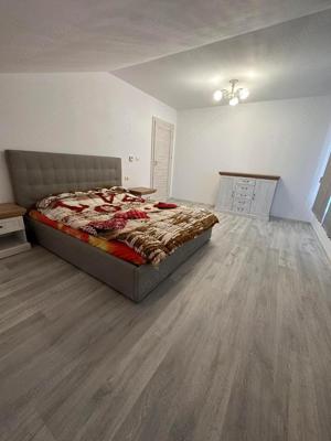 Apartament 3 camere GIroc scara interioara - imagine 12