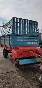 Remorca de adunat ,tocat si transportat nutreturi , marca MENGELE L30