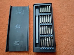 Trusa surubelnita metalica cu 24 biti + cutie depozitare transport