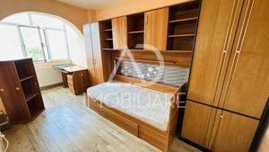 Vânzare apartament 3 camere, etaj 3 , strada Mioriței - imagine 2