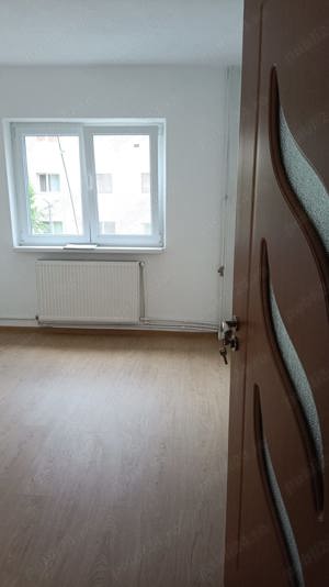 Închiriez apartament 3 camere - imagine 5