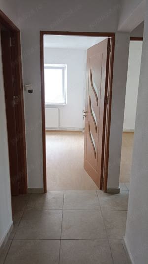 Închiriez apartament 3 camere - imagine 7