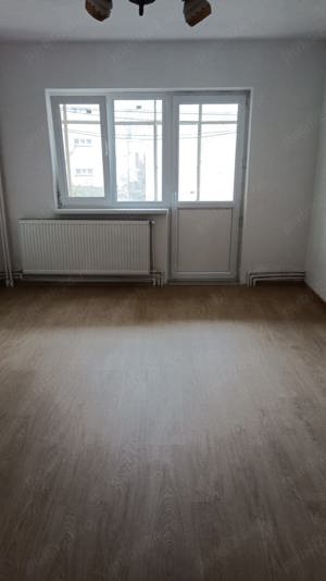 Închiriez apartament 3 camere - imagine 8