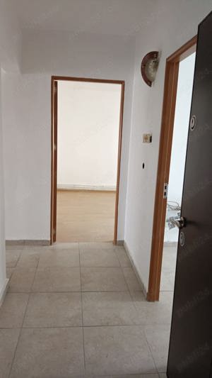 Închiriez apartament 3 camere - imagine 6