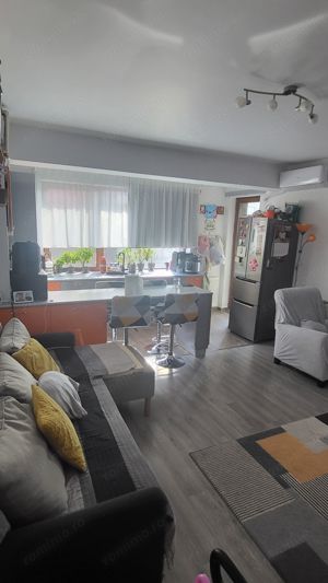 Apartament 3 camere Cartierul Solar Berceni - imagine 2