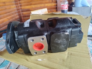 Pompă hidraulică buldoexcavator mf,fermec - imagine 2