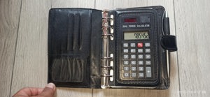Organizer mic 19.2x12.5 cm cu calculator si pix, inchidere cu clapa negru  