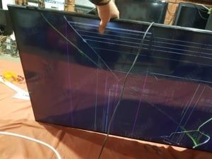 Dezmembrez tv Samsung ue50cu8072