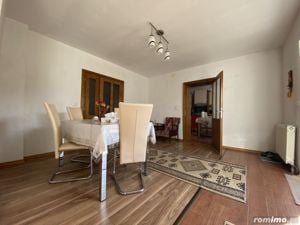 Casă de vânzare în zona Lunei, 2 corpuri, pentru 2 familii - imagine 3