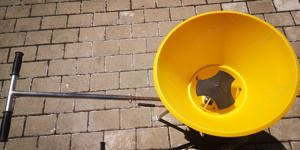 Utilaj pentru  semănat gazon, fertilizare, împrăștiere sare(iarna) - imagine 2