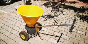 Utilaj pentru  semănat gazon, fertilizare, împrăștiere sare(iarna) - imagine 3