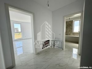 Apartament cu 2 camere, la asfalt, hotel IQ, etaj intermediar cu lift. - imagine 4