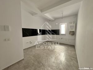 Apartament cu 2 camere, la asfalt, hotel IQ, etaj intermediar cu lift. - imagine 7