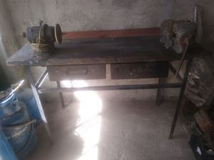 Banc lucru cu 2 sertare 600lei