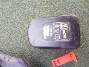 Vând încărcător și 2 acumulatori Black&decker - imagine 6