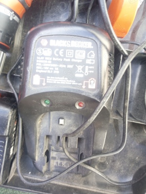 Vând încărcător și 2 acumulatori Black&decker - imagine 3