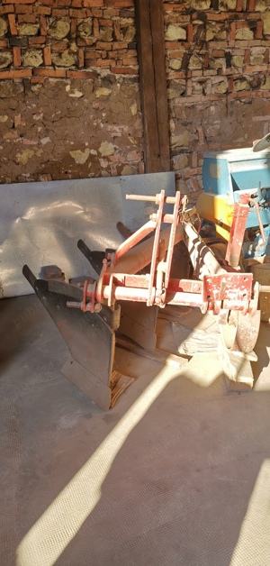 Plug cu 3 brazdare produs de SC Uzina Ardealul din Alba Iulia