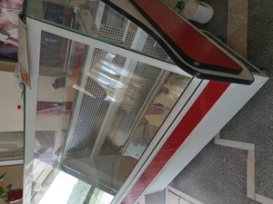 Rafturi metalice și vitrina orizontala