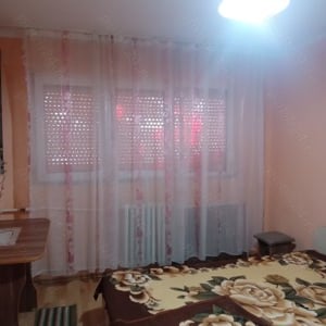 Închiriez garsoniera 