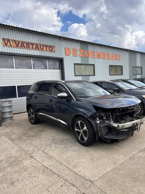Dezmembram Peugeot 5008 din 2017 motor 2.0 BlueHDi 181CP cod motor AH01