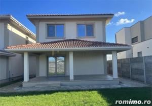 GIROC - Duplex despartit prin garaj - 5 Camere - Teren mare