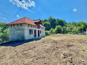 Teren intravilan cu casa in zona pitoreasca - imagine 2