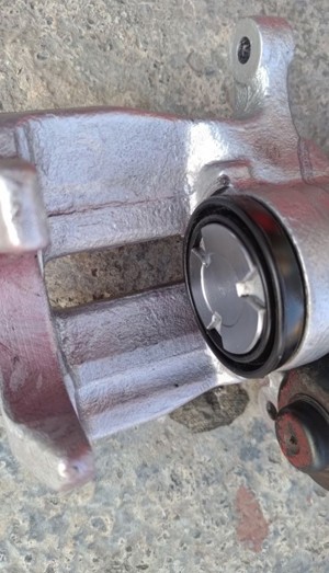 Vand etrier stanga spate Audi A6 C6 - imagine 6