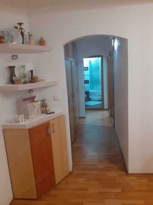 Apartament 3 camere, zona Centru - imagine 2