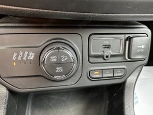 Jeep Renegade 1.3T 4xe AT6 PHEV Altitude  - imagine 9