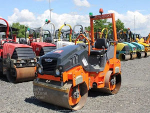 Inchiriez cilindru compactor - buldozer - buldoexcavator - miniexcavator Bobcat - miniincarcator