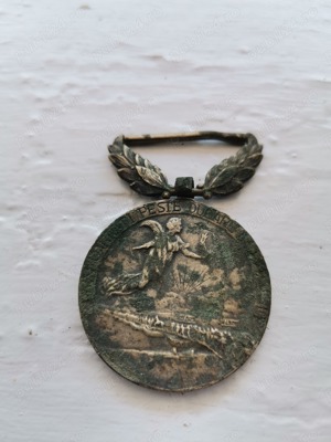 Insigne , monede romanesti din ani 180 - imagine 2