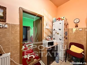 Apartament 2 camere, la curte comuna, pod mansardabil in zona Centrala - imagine 2