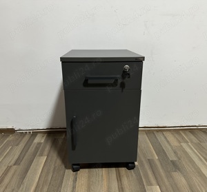 30 buc Rollbox pe rotile; Rollbox cu cheie; Mic Dulap cu usa si sertar