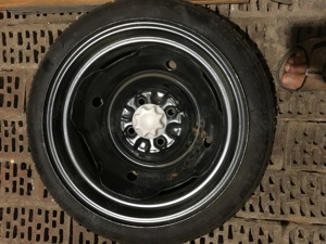 Vand roata rezerva Toyota Yaris (model 2000-2005) si capace originale, roti R14. - imagine 2