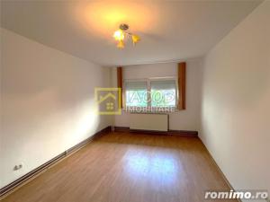 Apartament 3 camere decomandate, pretabil afacere, loc. Comanesti, jud. Bacau - imagine 11