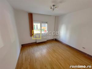 Apartament 3 camere decomandate, pretabil afacere, loc. Comanesti, jud. Bacau - imagine 17