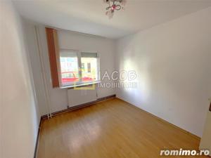 Apartament 3 camere decomandate, pretabil afacere, loc. Comanesti, jud. Bacau - imagine 15