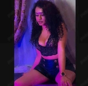 New escortă brunetă sexi nebunatică  - imagine 2