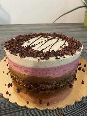 Tort Raw Vegan Vanilie si Capsuni 