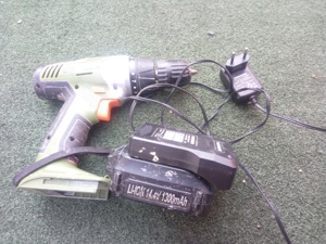 Vând mas.gaurit cu acumulator LI ON