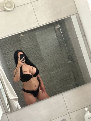 Roxy(confirm cu tatuajele) siliconată  