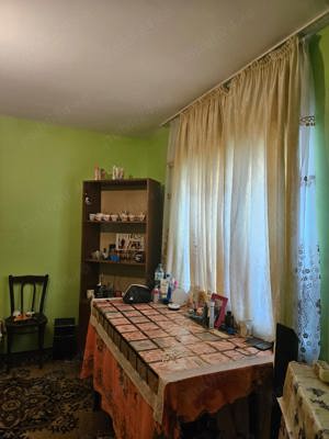 Casa batrineasca de vanzare urgent persoane interesați mai multe detali în privat sau la nr de whata - imagine 3